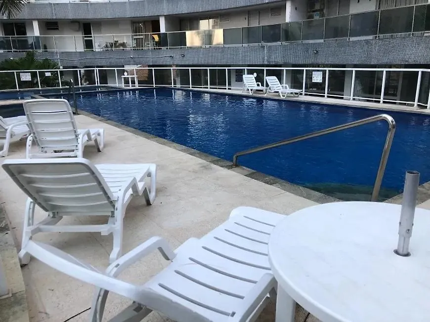 Apartamento em Pitangueiras com 3 suítes-1