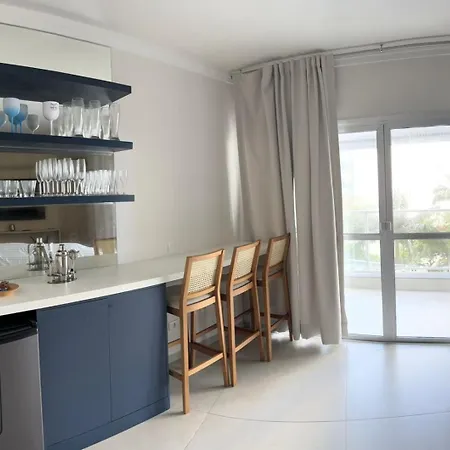Apartamento em Pitangueiras com 3 suítes-2